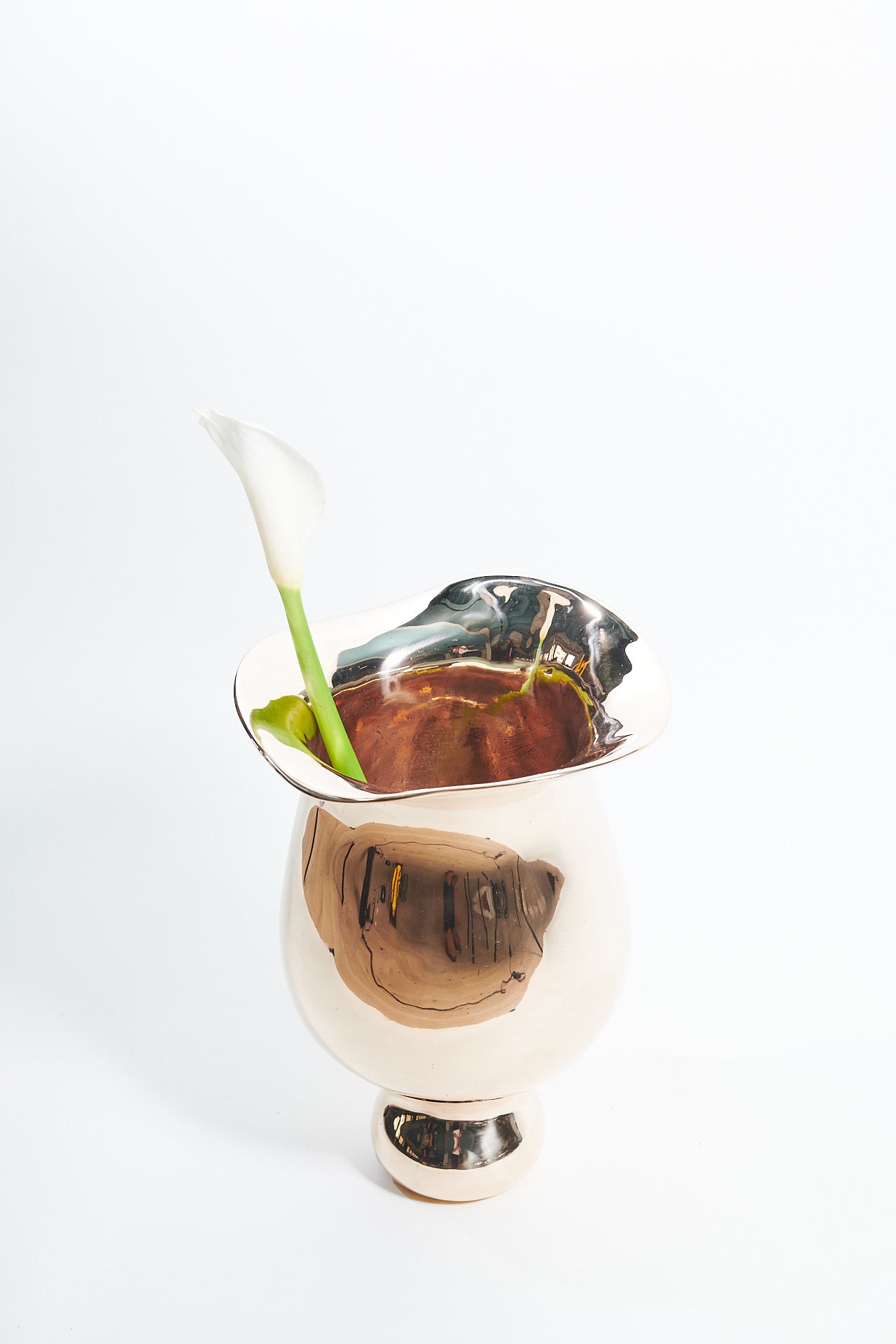 THE VASE MEGA